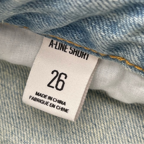 BDG Women’s Size 26 A-Line Short Denim Shorts Light Wash Summer Casual Raw Hem - Picture 5 of 10